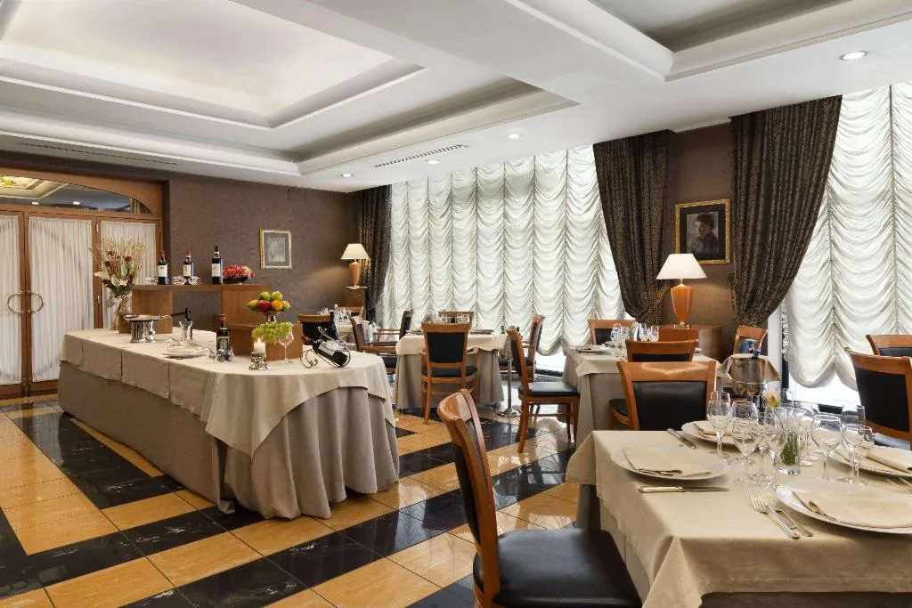 Restaurant, Ramada Naples, Naples