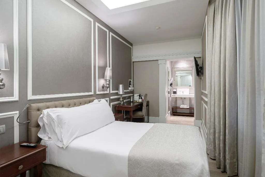 SINGLE STANDARD Room, Catalonia Passeig de Gracia, Barcelona