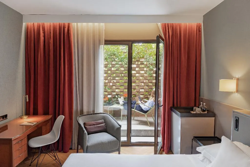 DOUBLE KING SIZE BED Room, Alexandra Barcelona, Curio Collection by Hilton, Barcelona