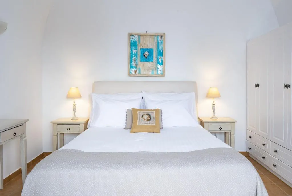 Room, Estate 1896, Santorini