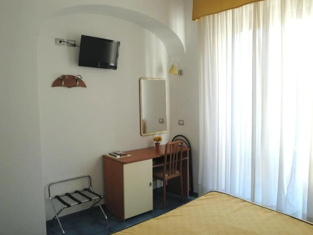 Room, Meublè Casa Mannini, Naples
