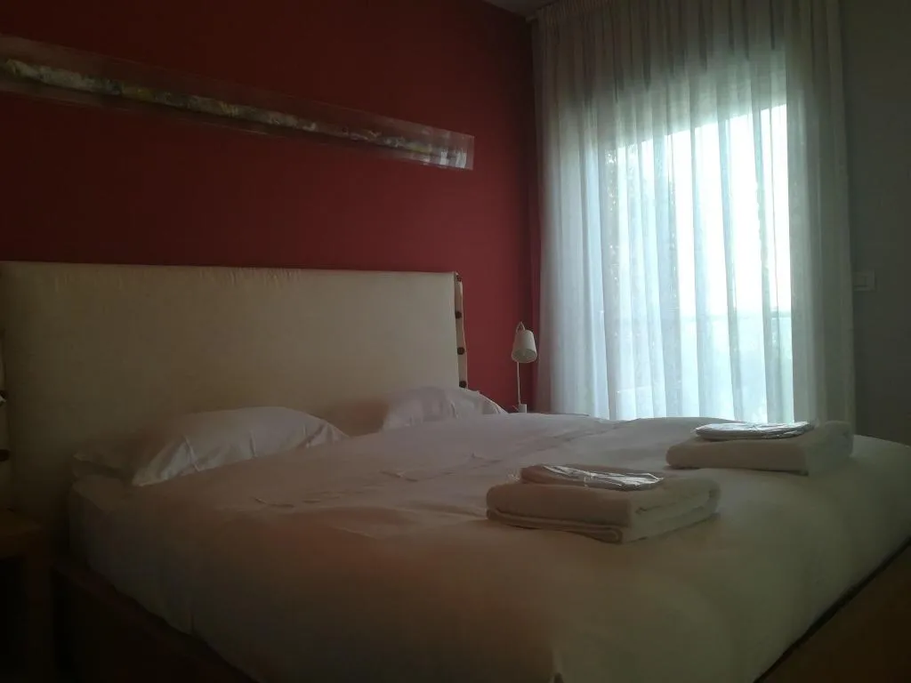 Room, Scale Suites, Athens