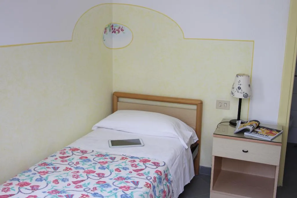 SINGLE STANDARD Room, Villa Cecilia, Naples