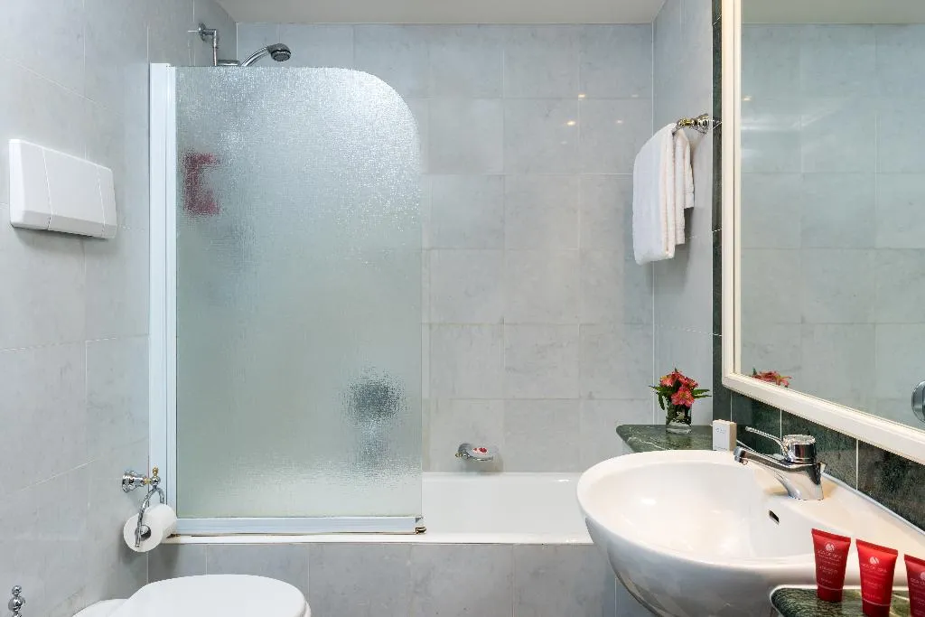 DOUBLE COMFORT Room, Leonardo Hotel Milan City Center, Milan