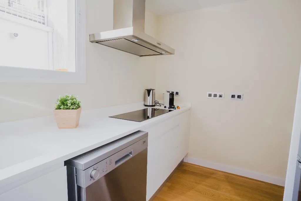 APARTMENT CAPACITY 8 THREE BEDROOMS Room, HQ Rooms San Vicente, Valencia