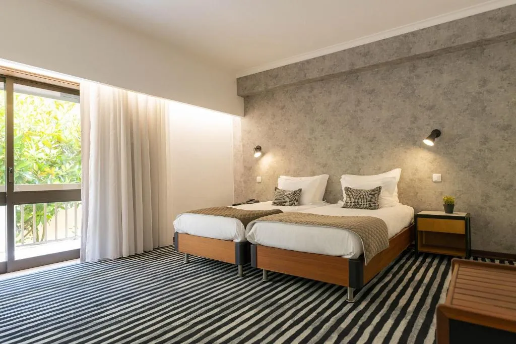 Room, Dom Afonso, Madeira
