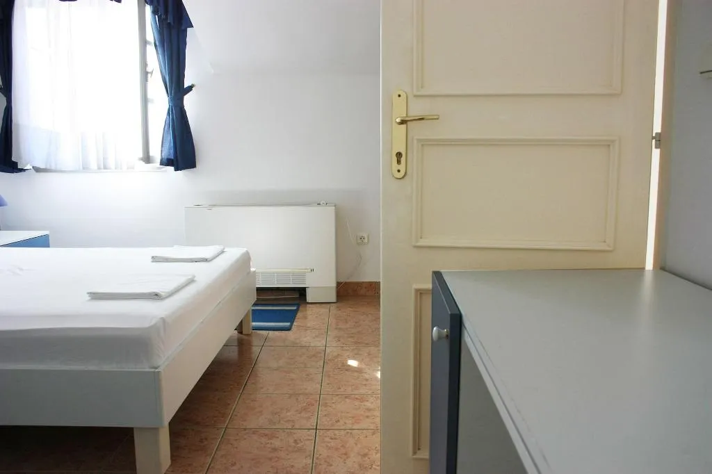 Room, Ivan, Split