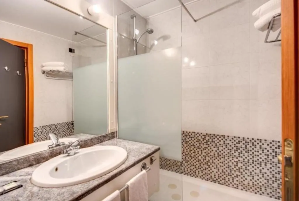 DOUBLE STANDARD Room, Della Rotonda, Milan