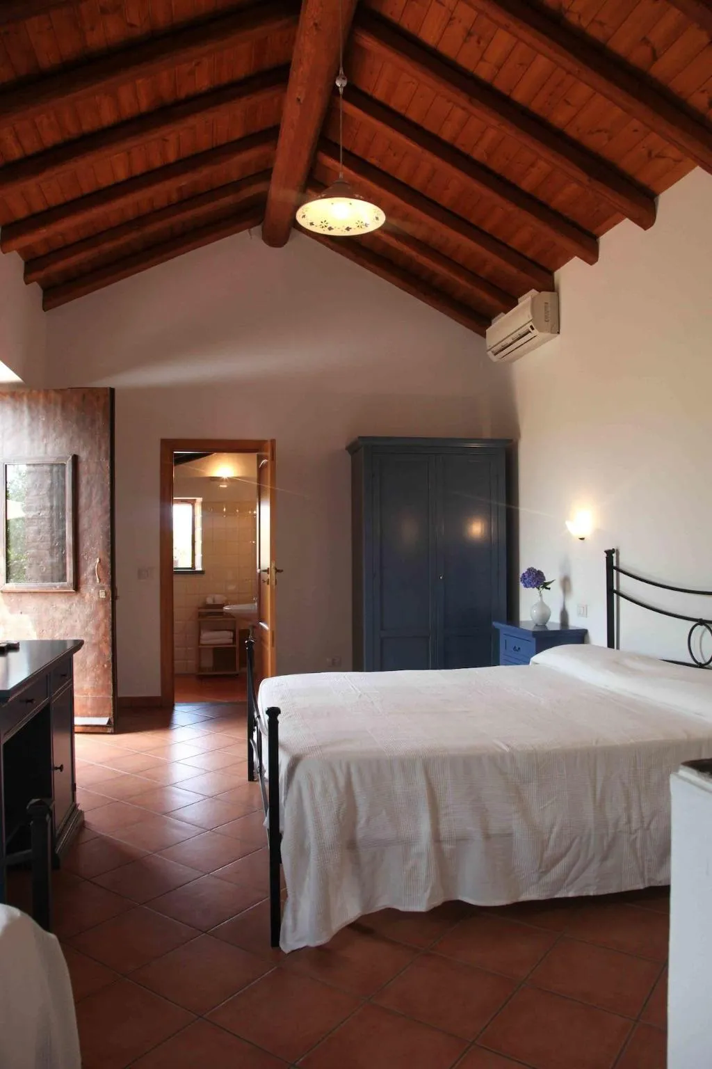 Room, Galea, Catania