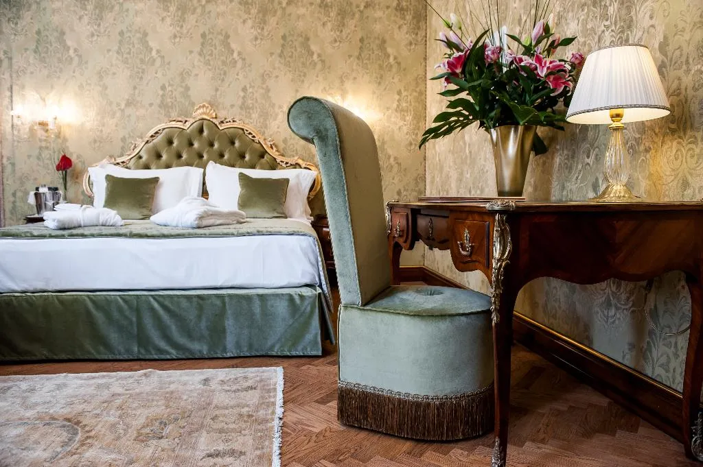 JUNIOR SUITE CAPACITY 2 Room, Nani Mocenigo Palace, Venice