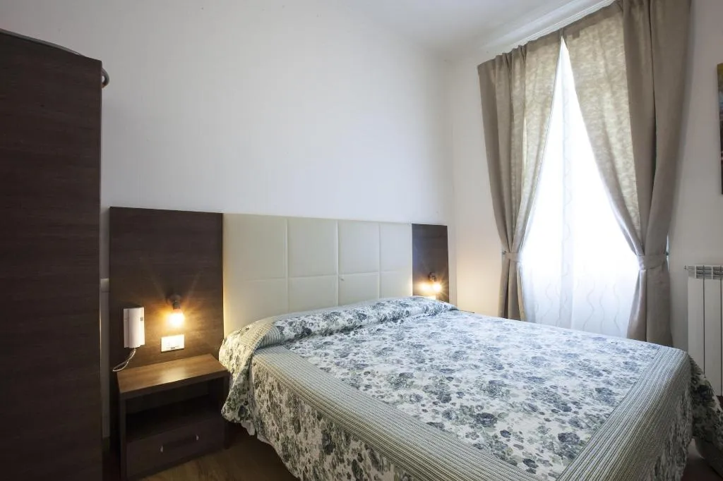 Room, Albergo Amalfi Milano, Milan