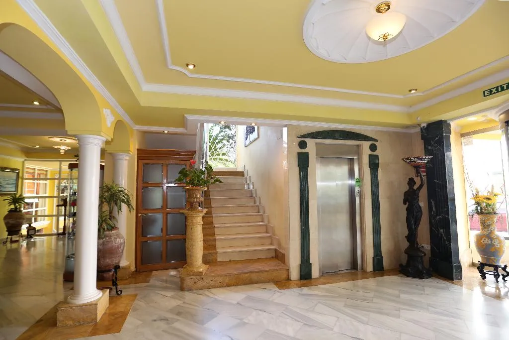 Lobby, Manaus, Majorca