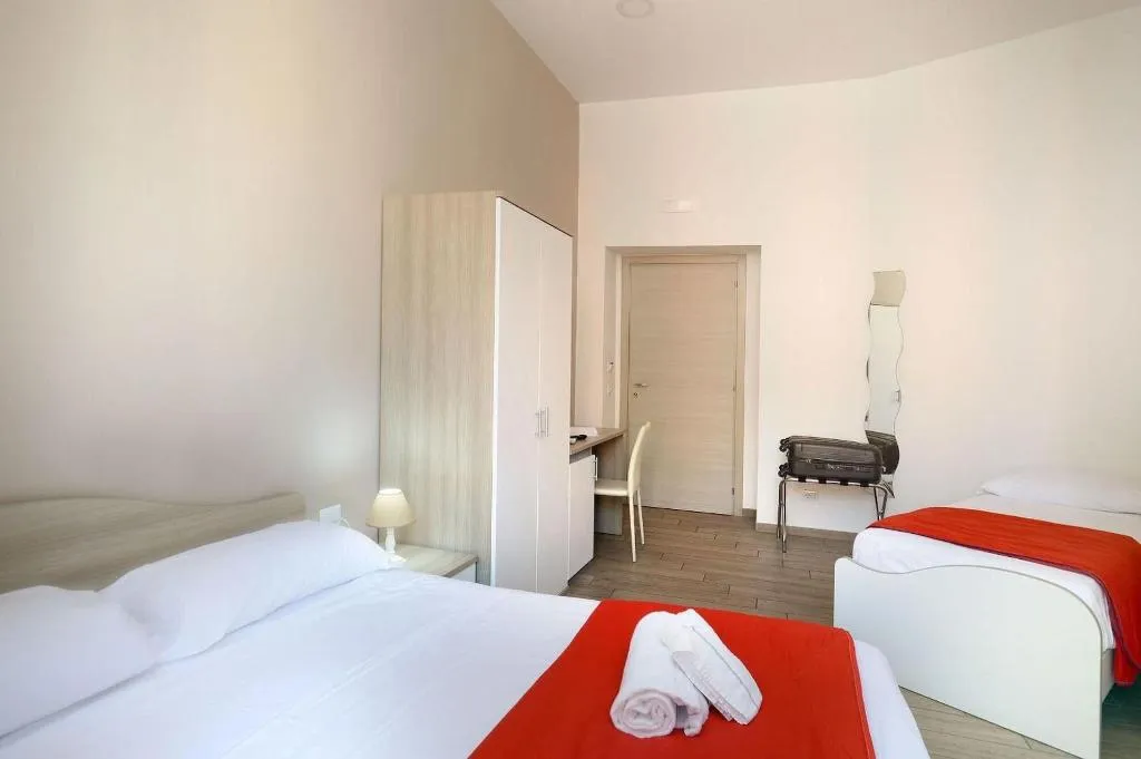 Room, Funikulì Funikulà, Naples