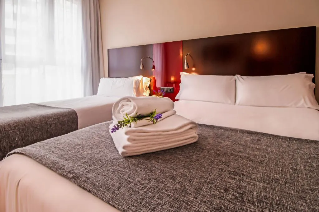 TRIPLE STANDARD Room, Teatre Auditori, Barcelona