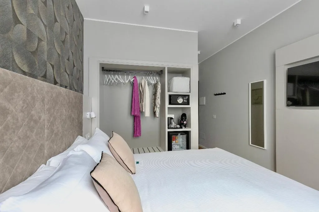Double or Twin SUPERIOR WITH BALCONY Room, Ah - Duomo Signature, Milan