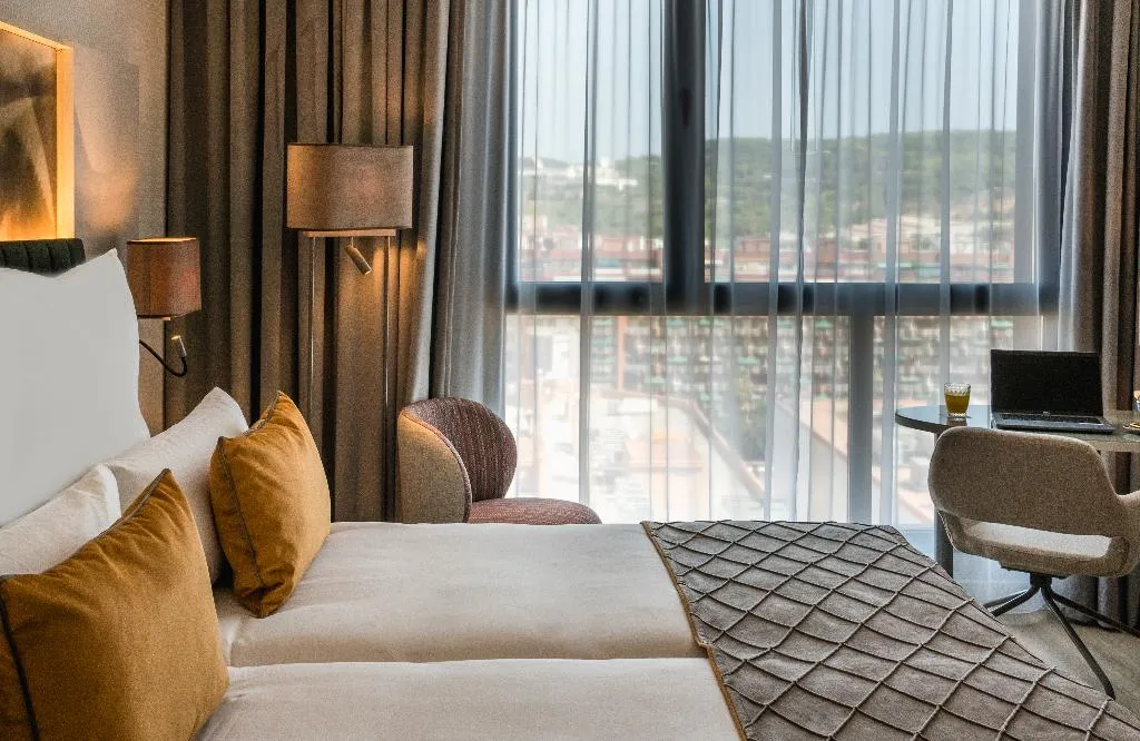 FAMILY ROOM CAPACITY 3 Room, Leonardo Royal Hotel Barcelona Fira, Barcelona