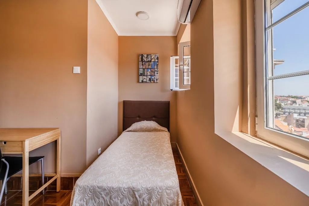 TRIPLE STANDARD Room, V Dinastia, Lisbon