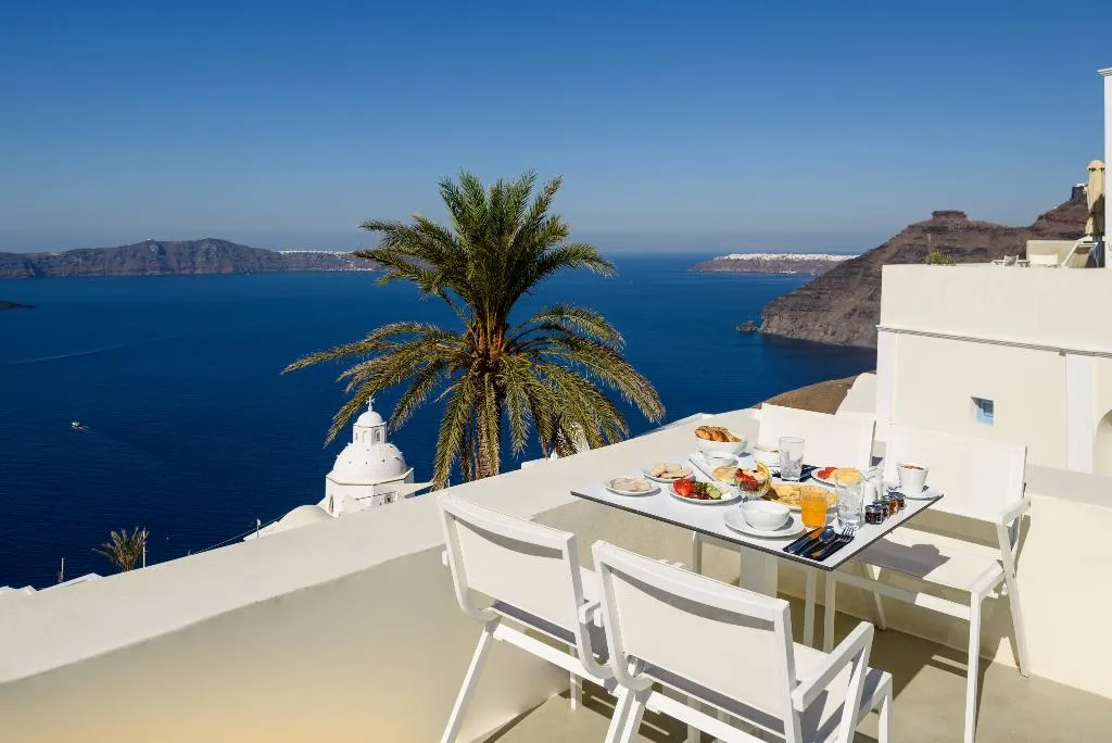 JUNIOR SUITE WITH JACUZZI Room, Pantelia Suites, Santorini