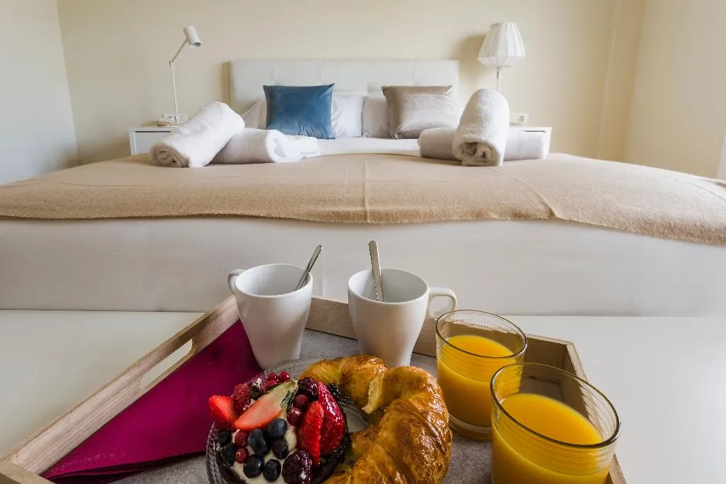APARTMENT CAPACITY 8 THREE BEDROOMS Room, HQ Rooms San Vicente, Valencia