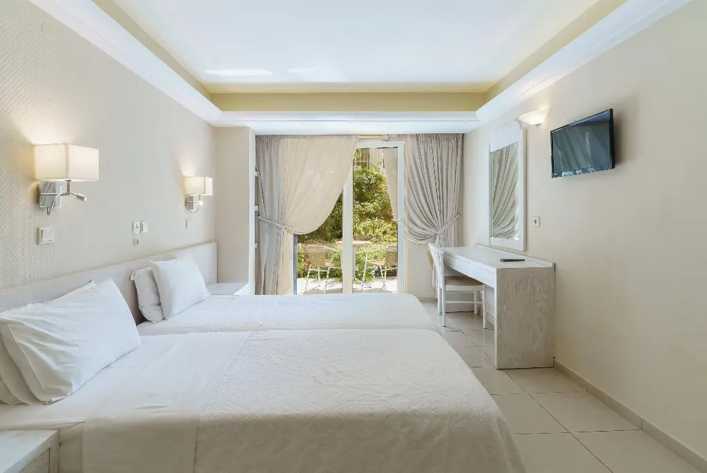 FAMILY ROOM DUPLEX Room, Pearl Beach, Crete