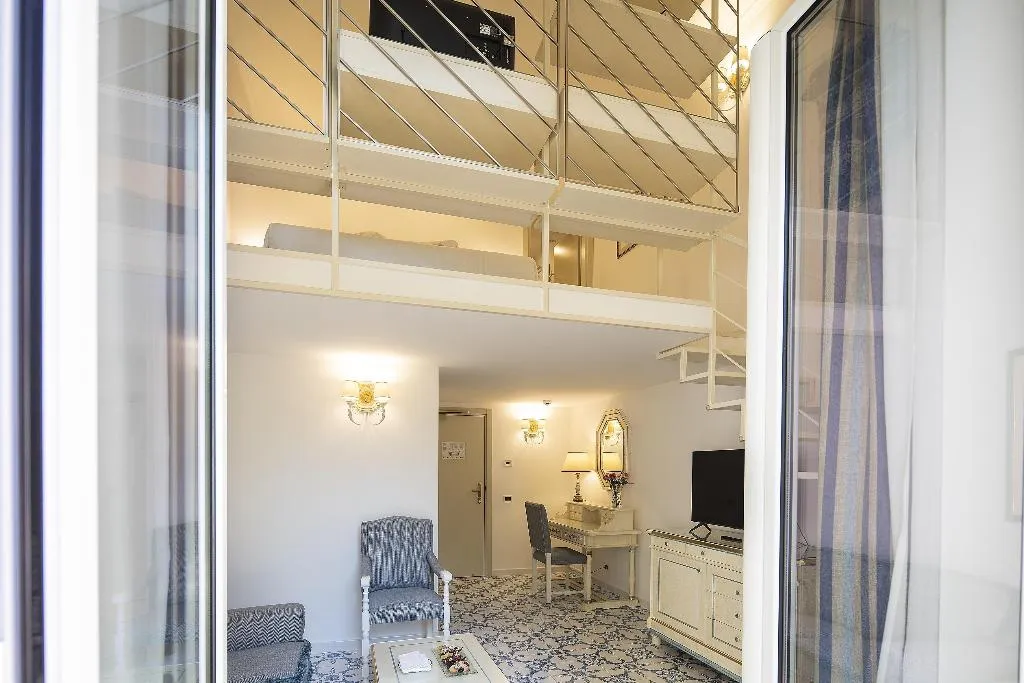 Room, Excelsior Belvedere Hotel & Spa, Naples