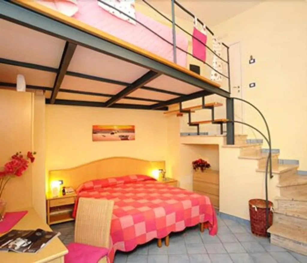 Room, Sharon House, Naples