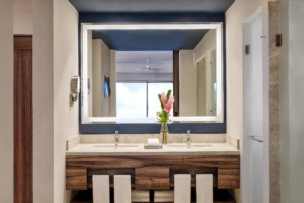 JUNIOR SUITE KING SIZE BED Room, Dreams Puerto Morelos Resort & Spa, Cancun Area
