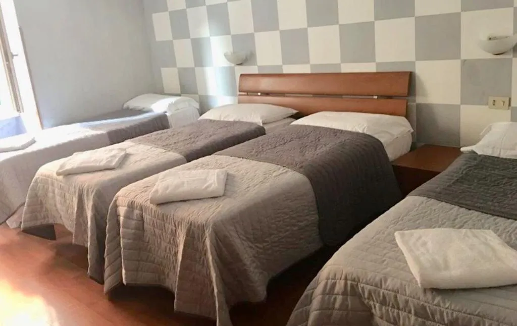 Room, Hi Termini, Naples