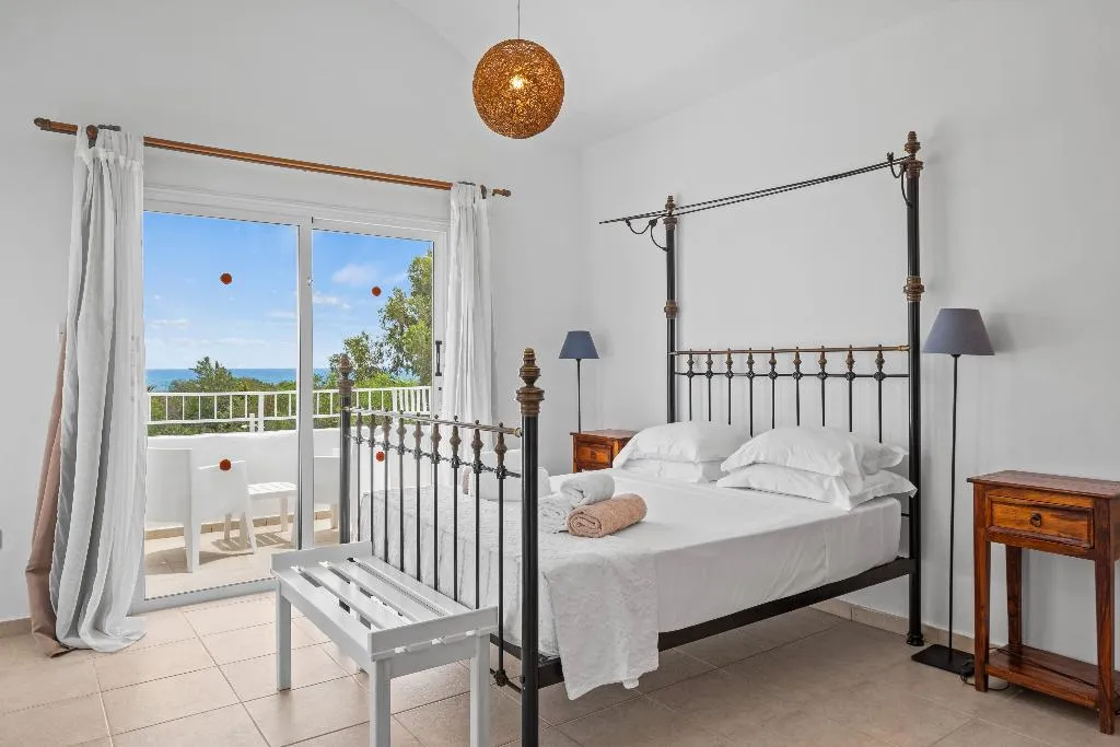 VILLA THREE BEDROOMS Room, Thalassines Villas, Cyprus