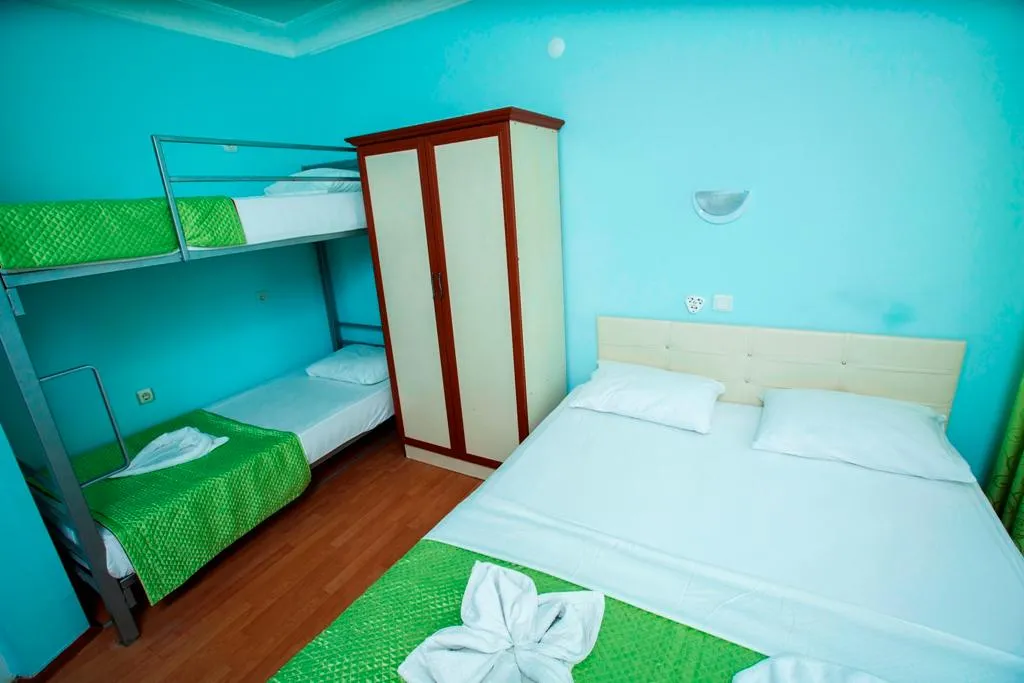 Room CAPACITY 4 Room, Nehir Apart Otel, Antalya