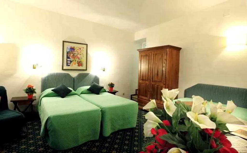 TRIPLE CLASSIC Room, Hotel San Giorgio & Olimpic, Florence