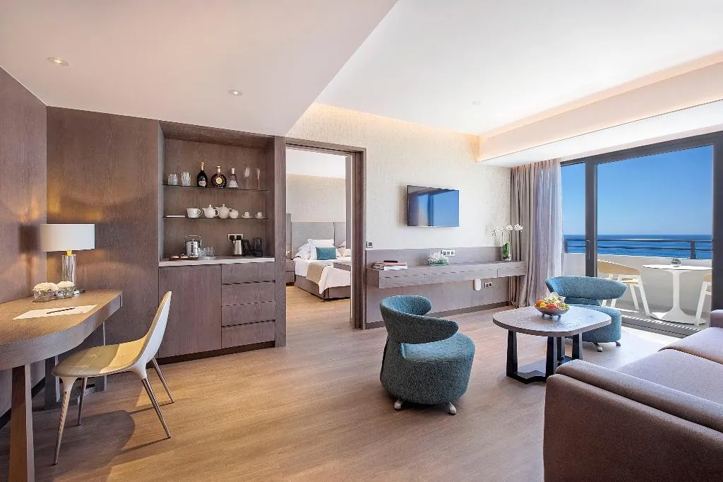 SUITE LUXURY SEA VIEW Room, Amathus Beach Hotel Limassol, Cyprus