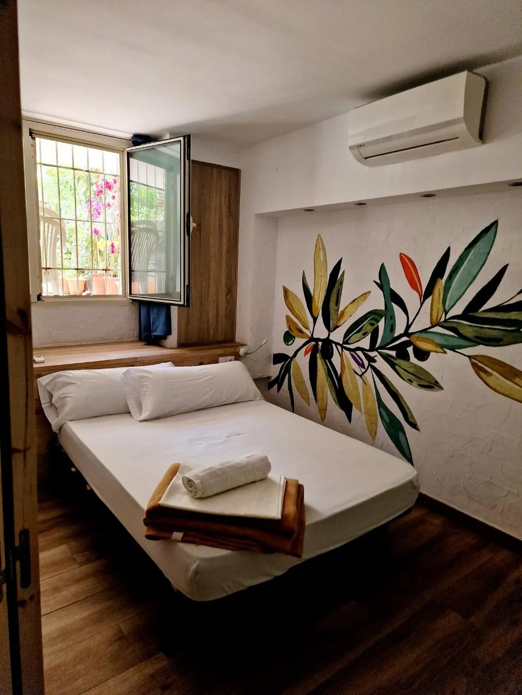 APARTMENT CAPACITY 6 Room, Y Hostel - Albergue Juvenil, Majorca
