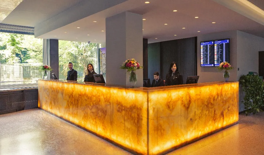 Lobby, Antony, Venice