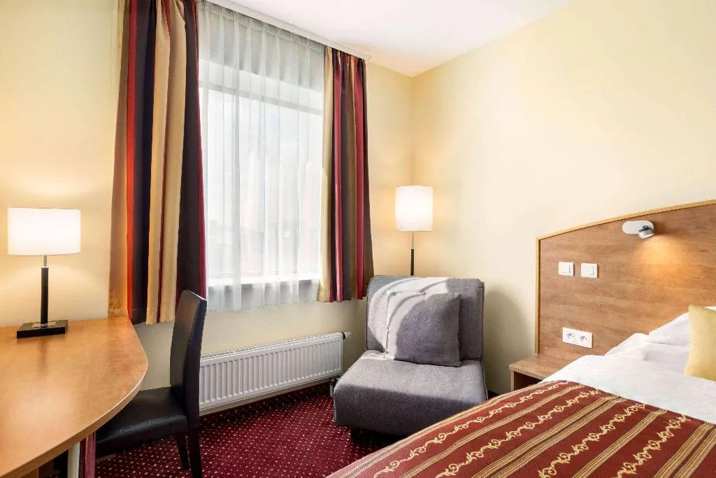 Room, Amedia Praha Express, Prague