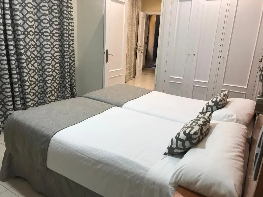 APARTMENT CAPACITY 4 Room, Alfonso VIII, Madrid