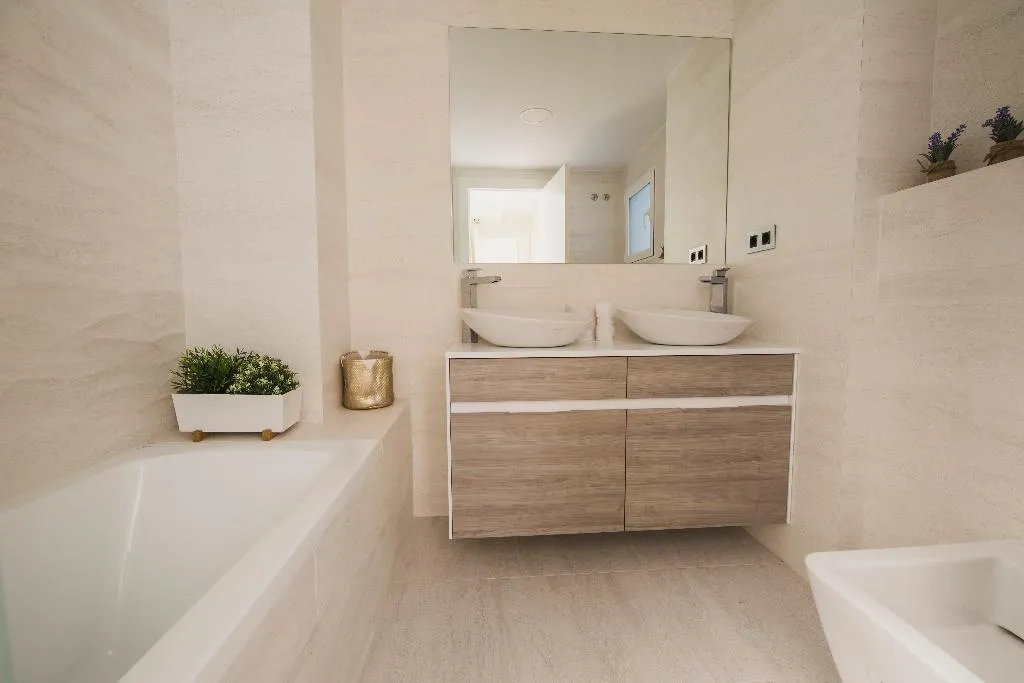 APARTMENT THREE BEDROOMS Room, HQ Rooms San Vicente, Valencia