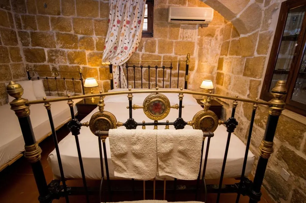 Room, The Burrow Guest House, Malta