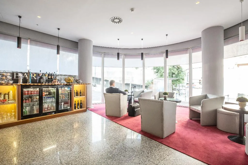 Lobby, 3K Madrid, Lisbon