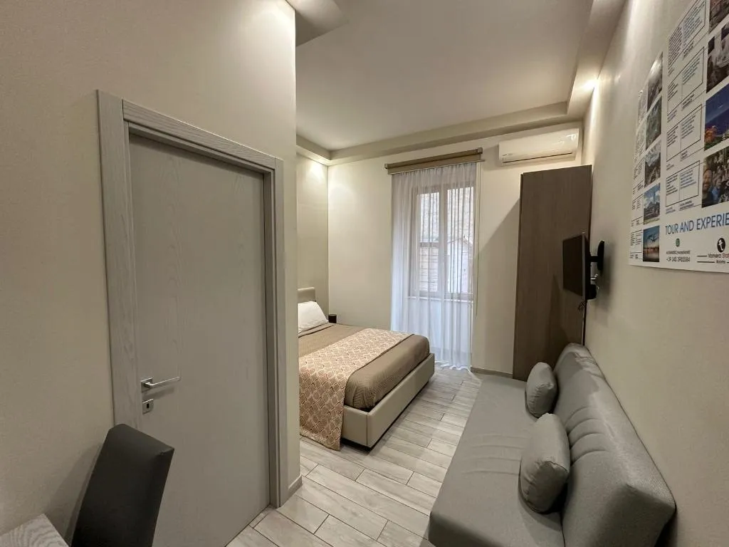 TRIPLE SUPERIOR Room, Residenza Suarez, Naples