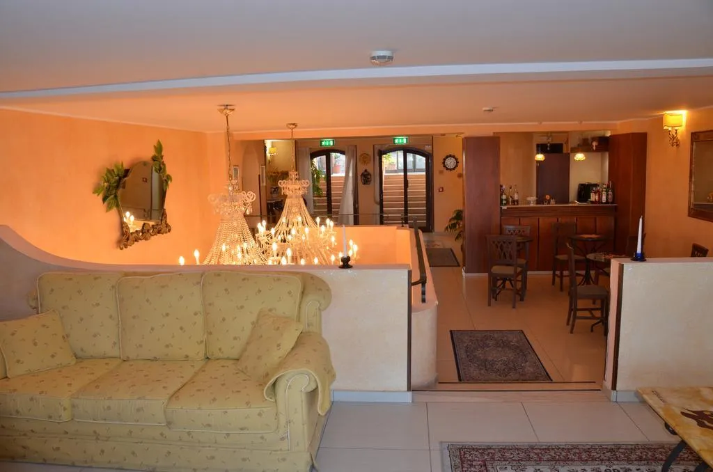 Lobby, Kalos, Catania