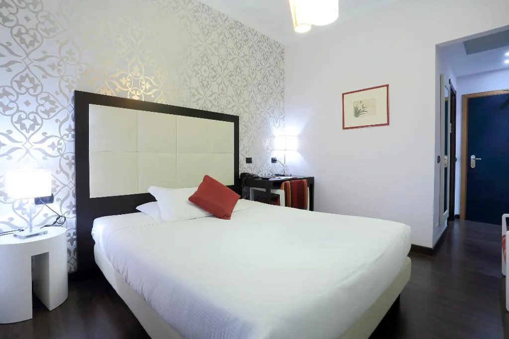 TRIPLE STANDARD Room, La Torretta Hotel, Milan