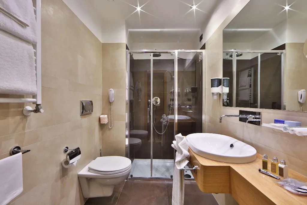TRIPLE SUPERIOR KING BED Room, Hilton Garden Inn Rome Colosseum, Rome