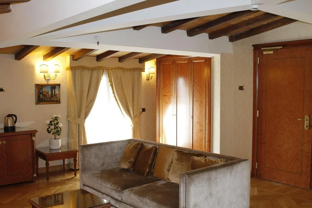 SUITE KING SIZE BED Room, Hotel Villa Pinciana, Rome