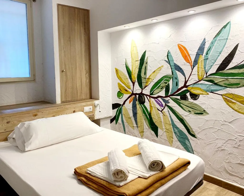 APARTMENT CAPACITY 6 Room, Y Hostel - Albergue Juvenil, Majorca
