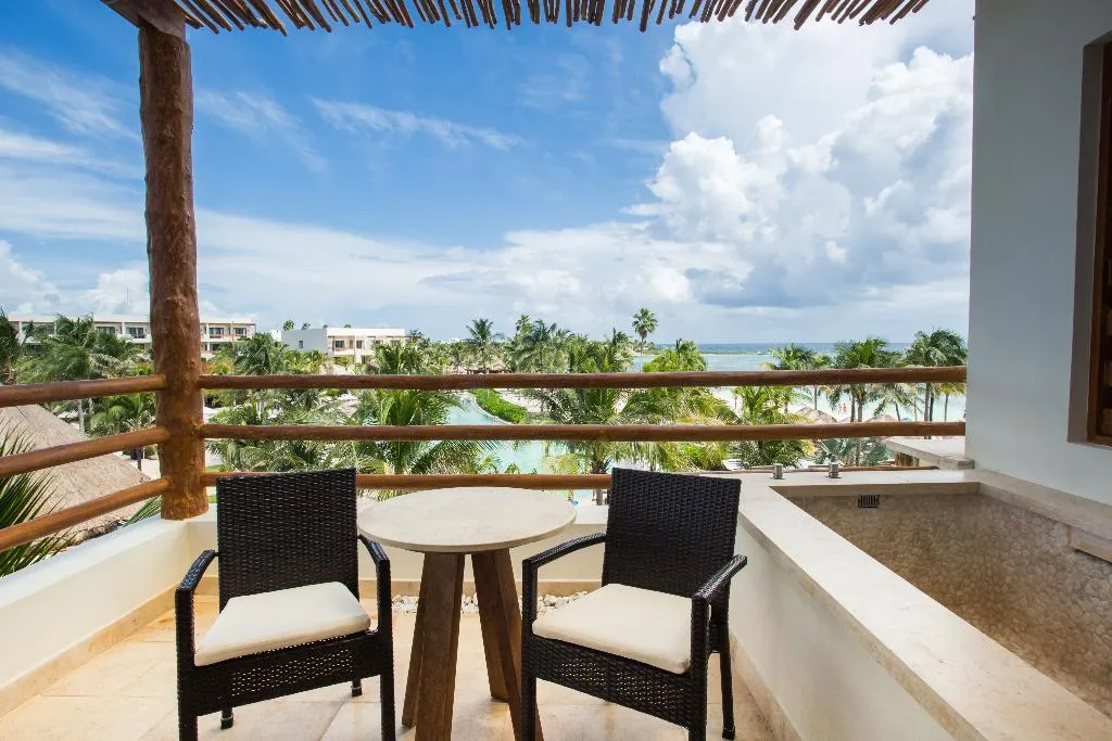 JUNIOR SUITE CLUB OCEAN FRONT Room, Secrets Akumal Riviera Maya, Cancun Area