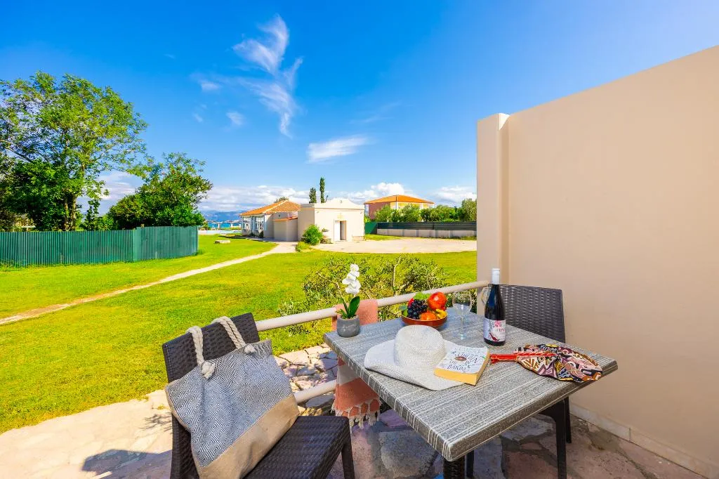 FAMILY ROOM GARDEN VIEW Room, Koulouris Beach, Corfu