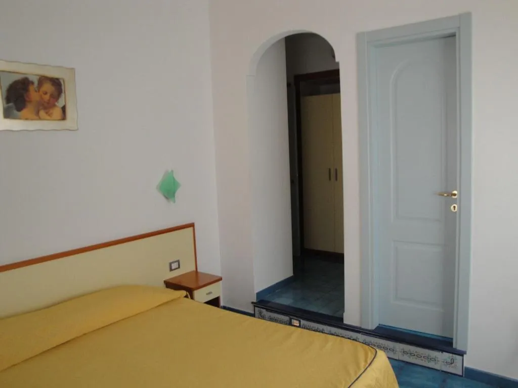 Room, Meublè Casa Mannini, Naples