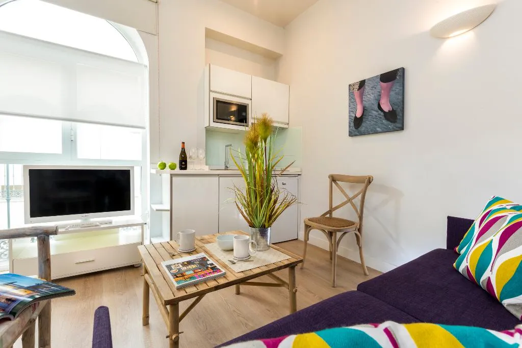 APARTMENT CAPACITY 5 TWO BEDROOMS Room, Suites Sevilla Plaza, Seville