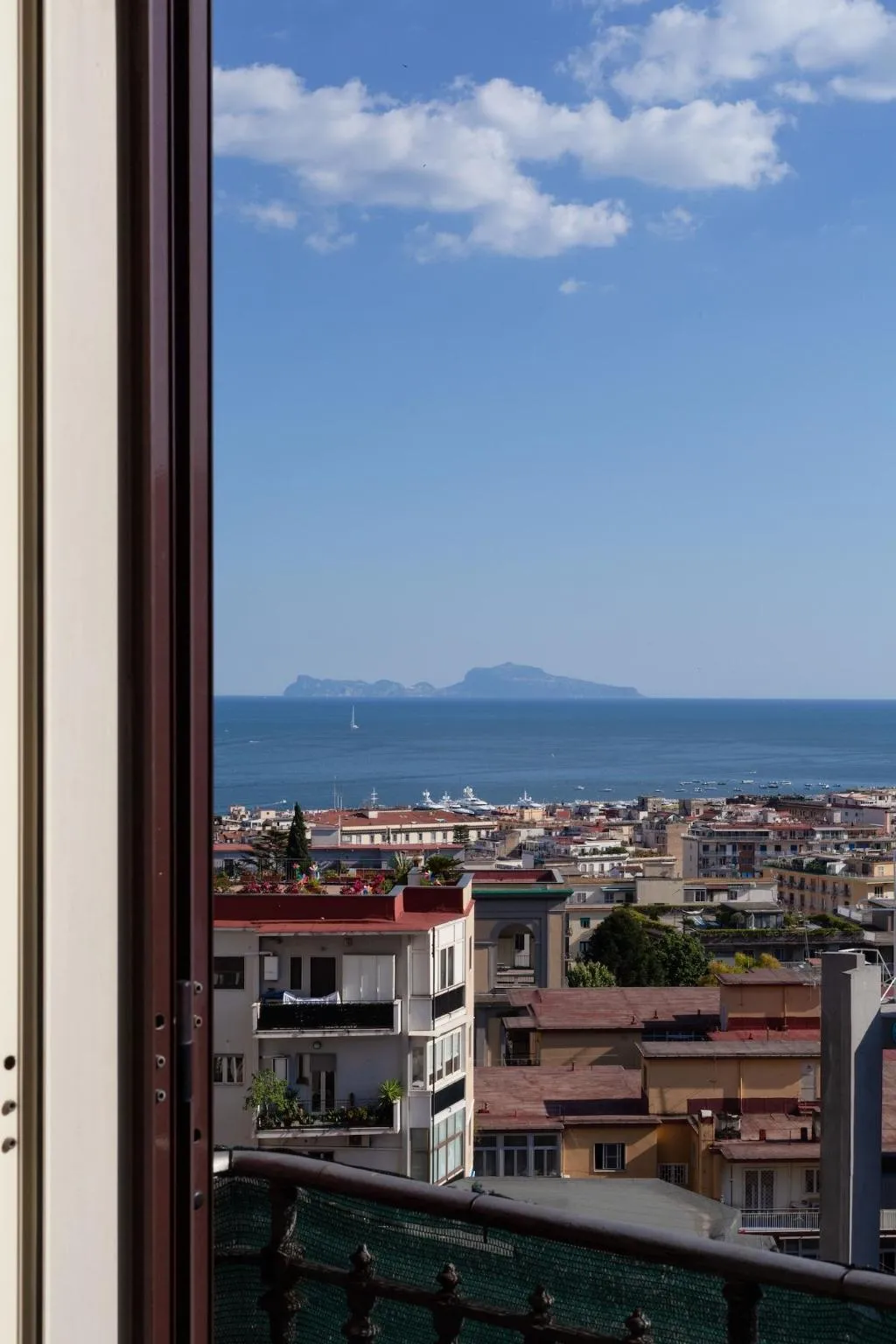 Room, Napolicentro Mare, Naples